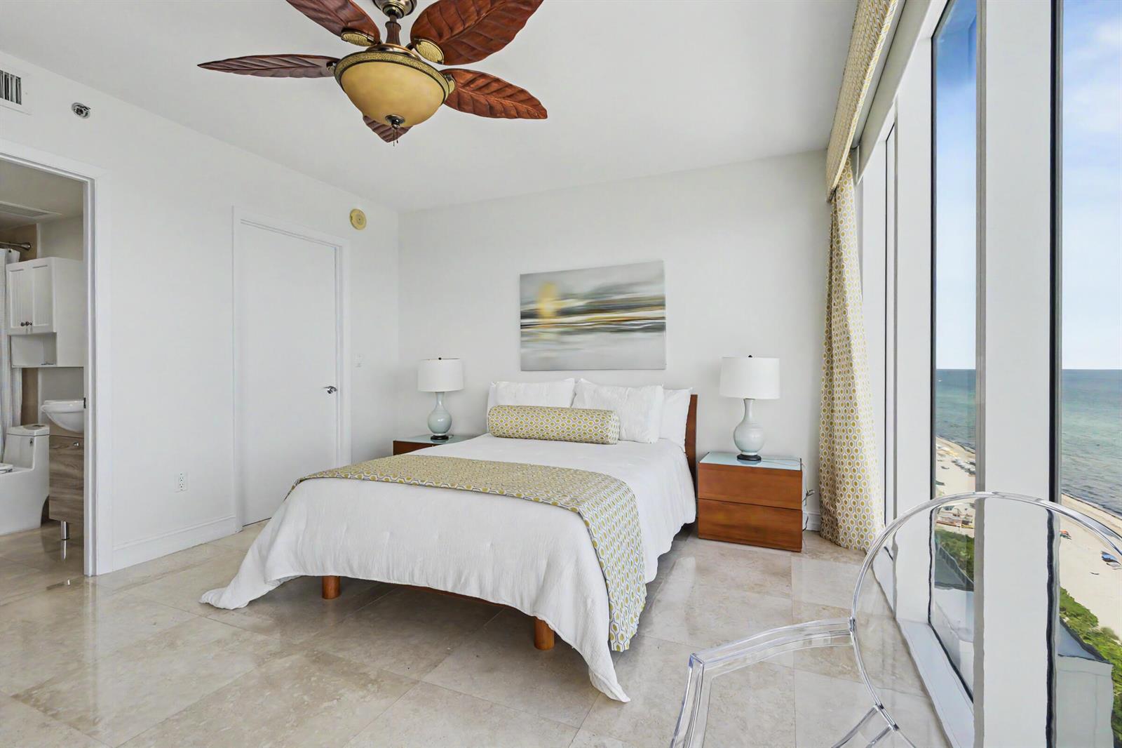 1402 3 / 3 2065 sq. ft. $ 2026-09-17 0 Photo