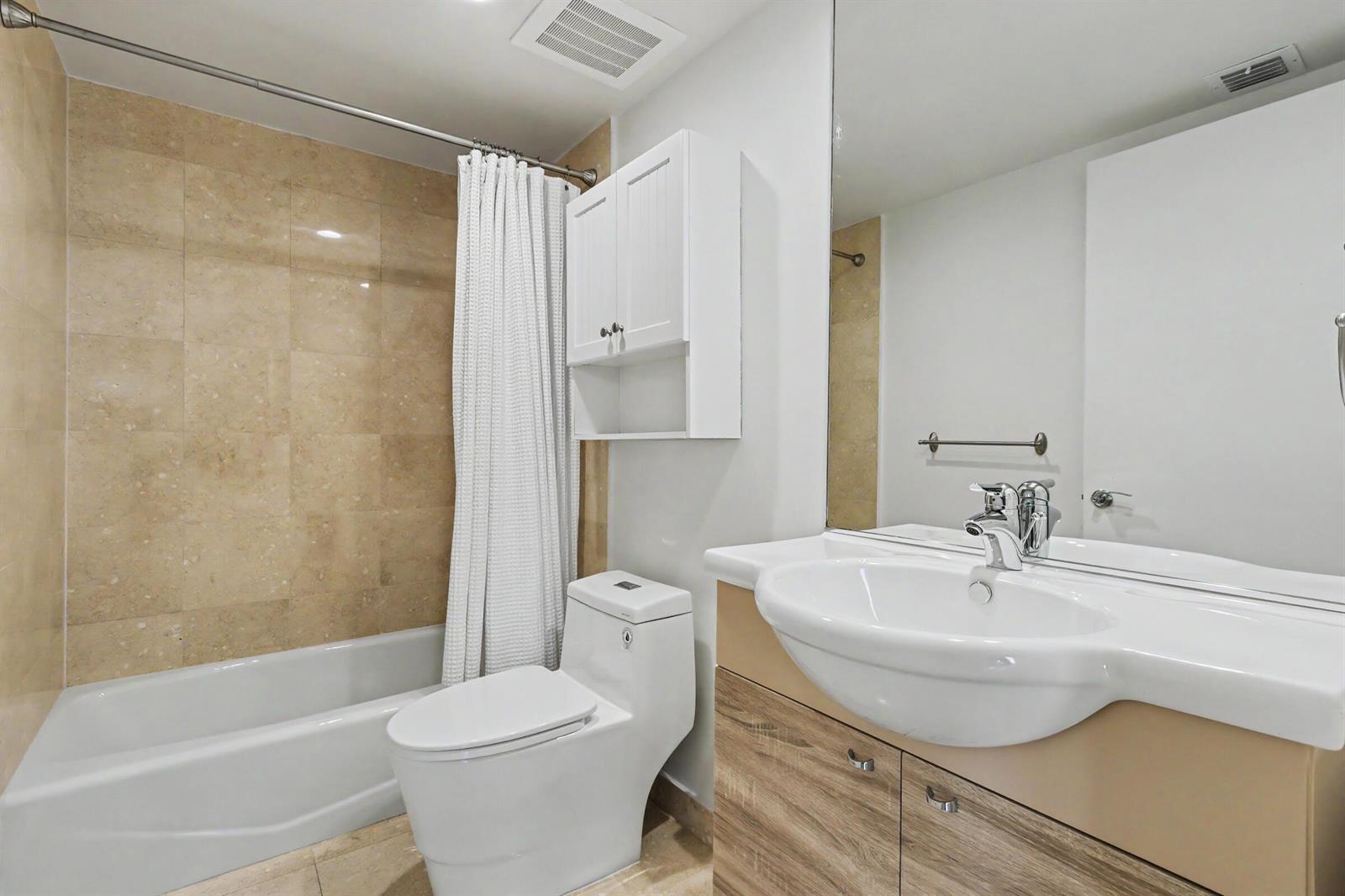 1402 3 / 3 2065 sq. ft. $ 2026-09-17 0 Photo