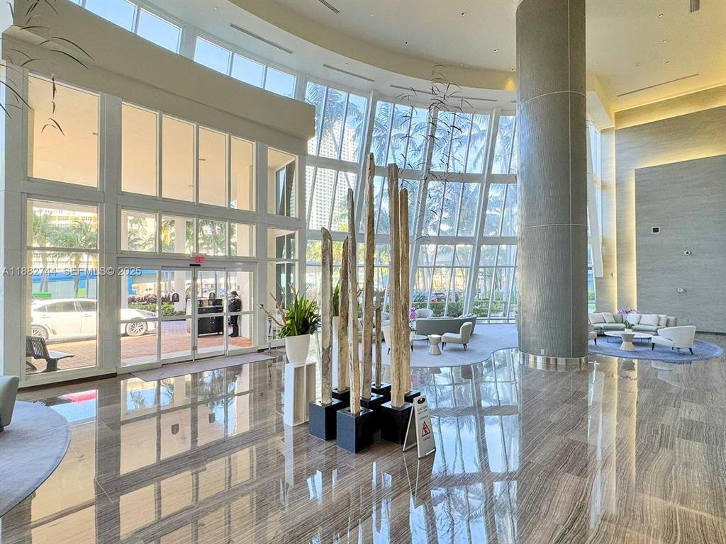 1402 3 / 3 2065 sq. ft. $ 2026-09-17 0 Photo