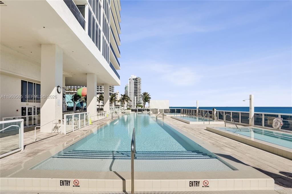 1402 3 / 3 2065 sq. ft. $ 2026-09-17 0 Photo