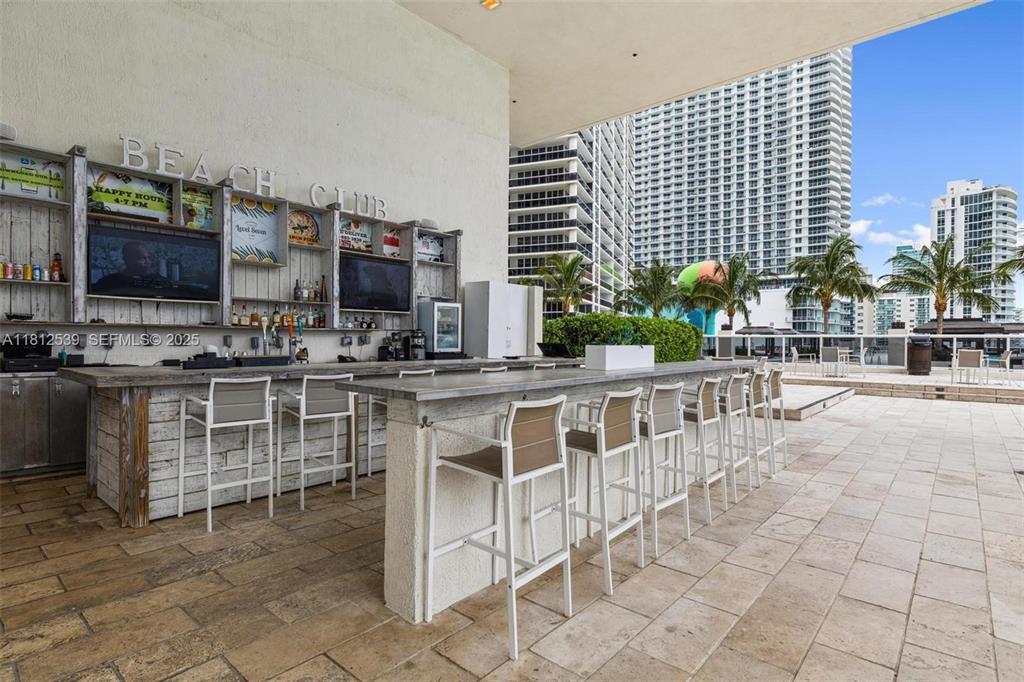 1402 3 / 3 2065 sq. ft. $ 2026-09-17 0 Photo