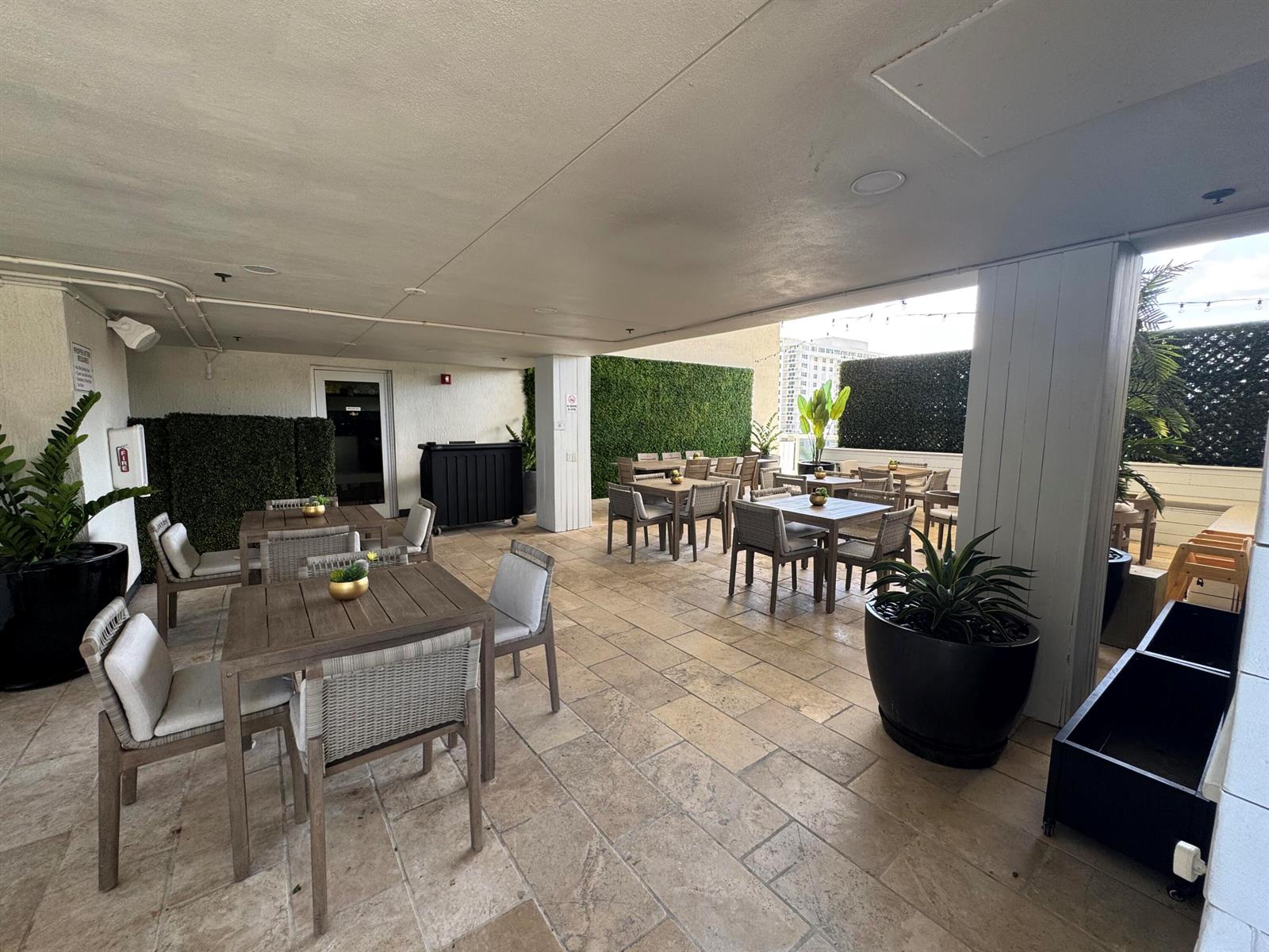 1402 3 / 3 2065 sq. ft. $ 2026-09-17 0 Photo