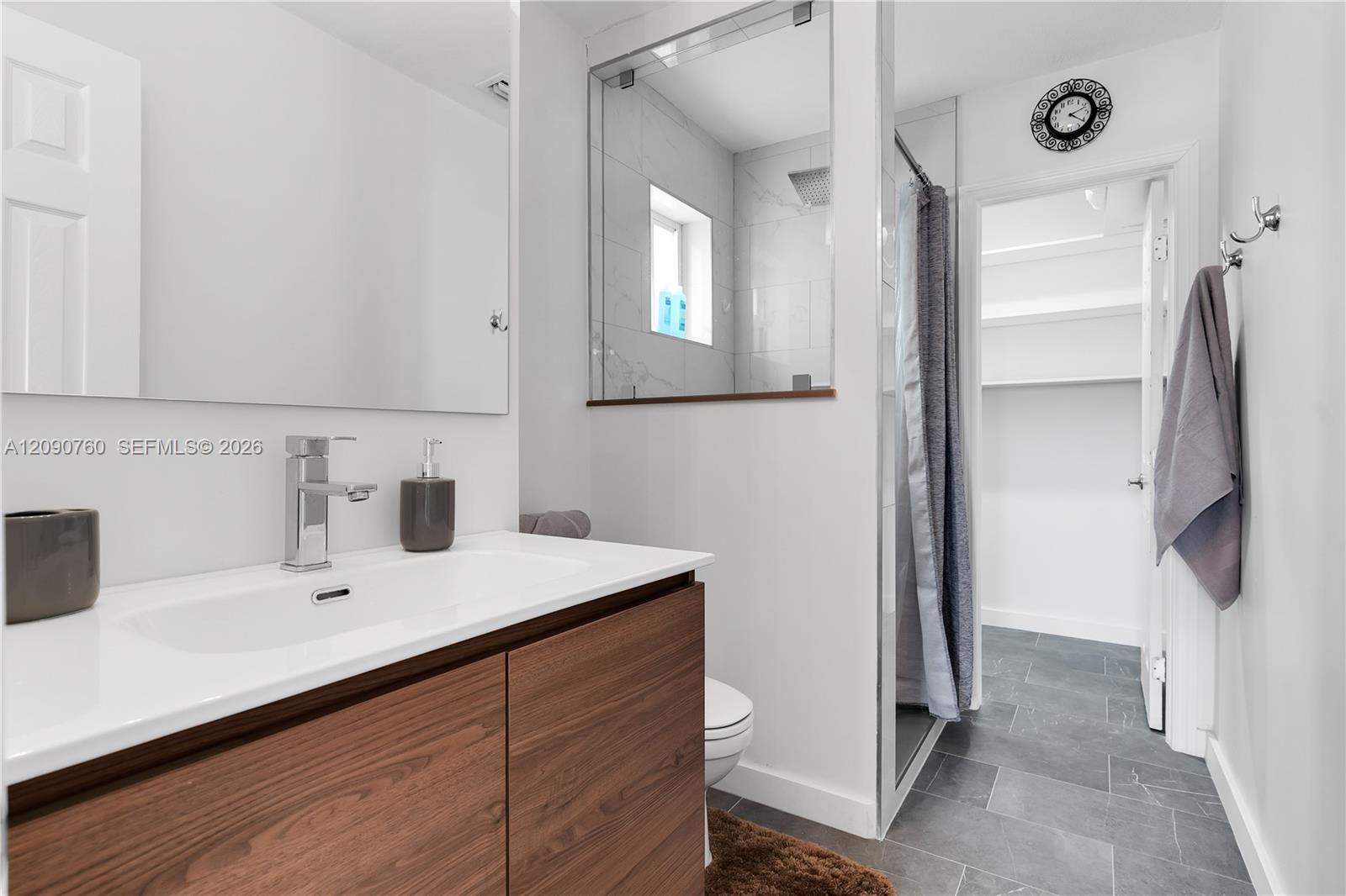617 3 / 3 1762 sq. ft. $ 2026-09-16 0 foto