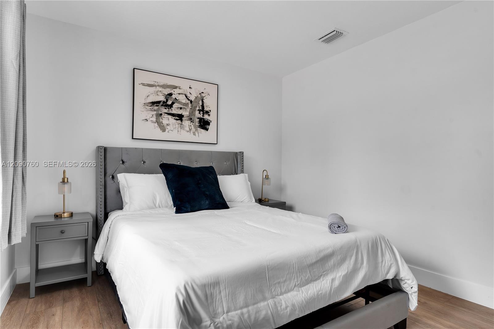 617 3 / 3 1762 sq. ft. $ 2026-09-16 0 foto