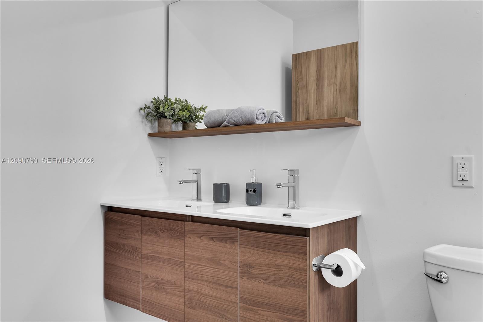 617 3 / 3 1762 sq. ft. $ 2026-09-16 0 foto