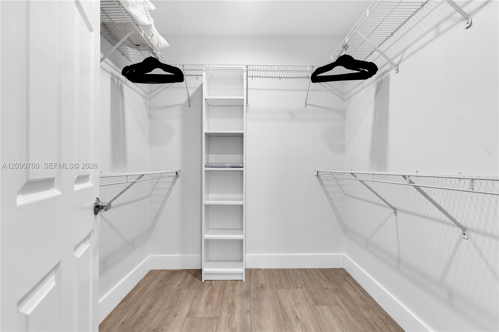 617 3 / 3 1762 sq. ft. $ 2026-09-16 0 foto