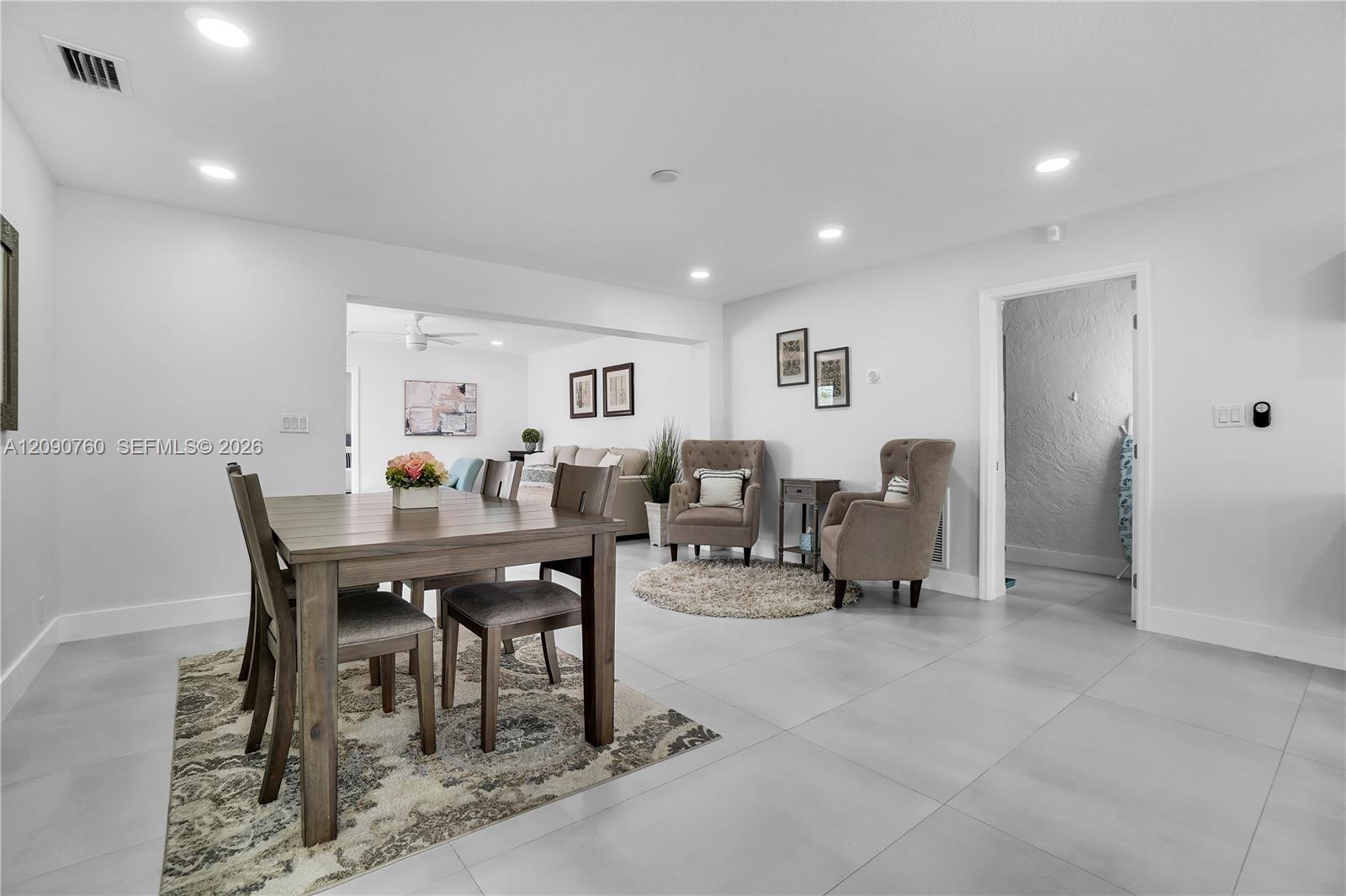 617 3 / 3 1762 sq. ft. $ 2026-09-16 0 foto