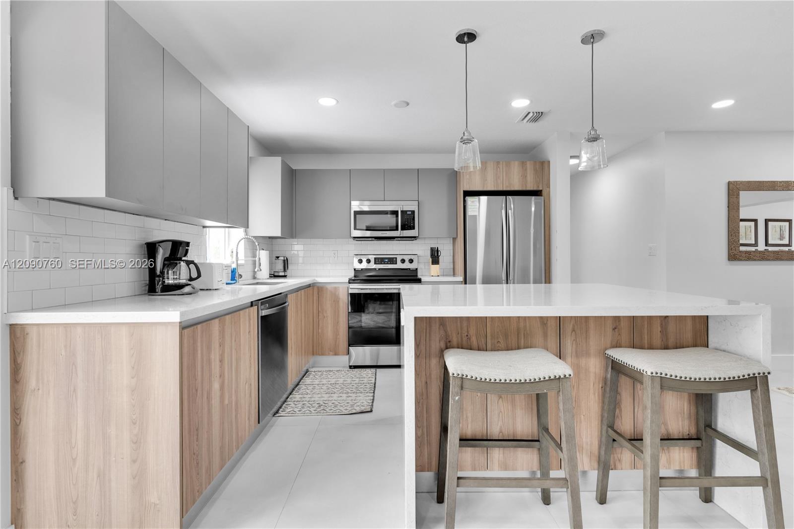 617 3 / 3 1762 sq. ft. $ 2026-09-16 0 foto