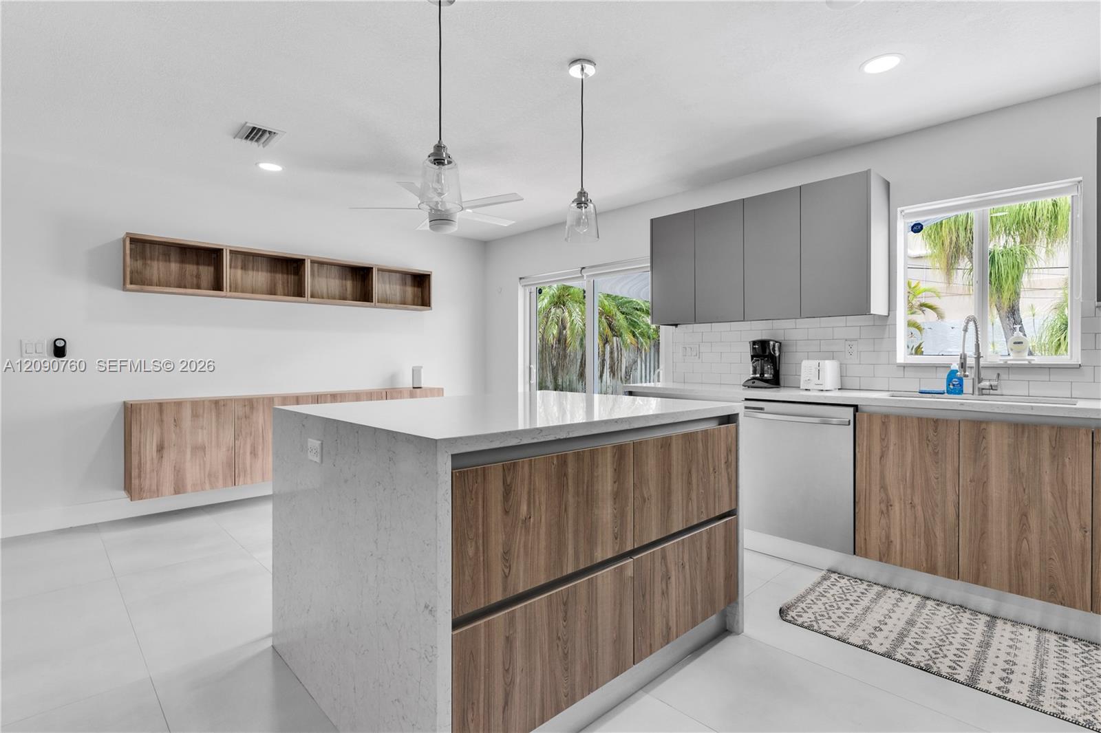 617 3 / 3 1762 sq. ft. $ 2026-09-16 0 foto