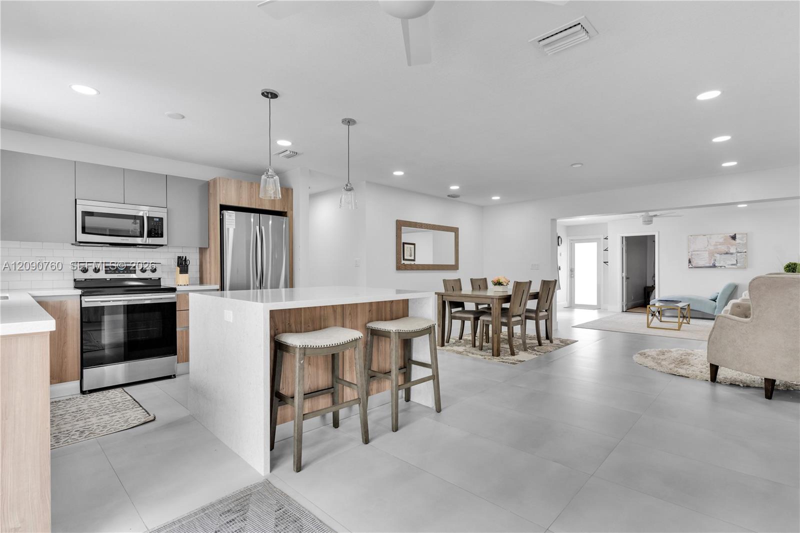 617 3 / 3 1762 sq. ft. $ 2026-09-16 0 foto