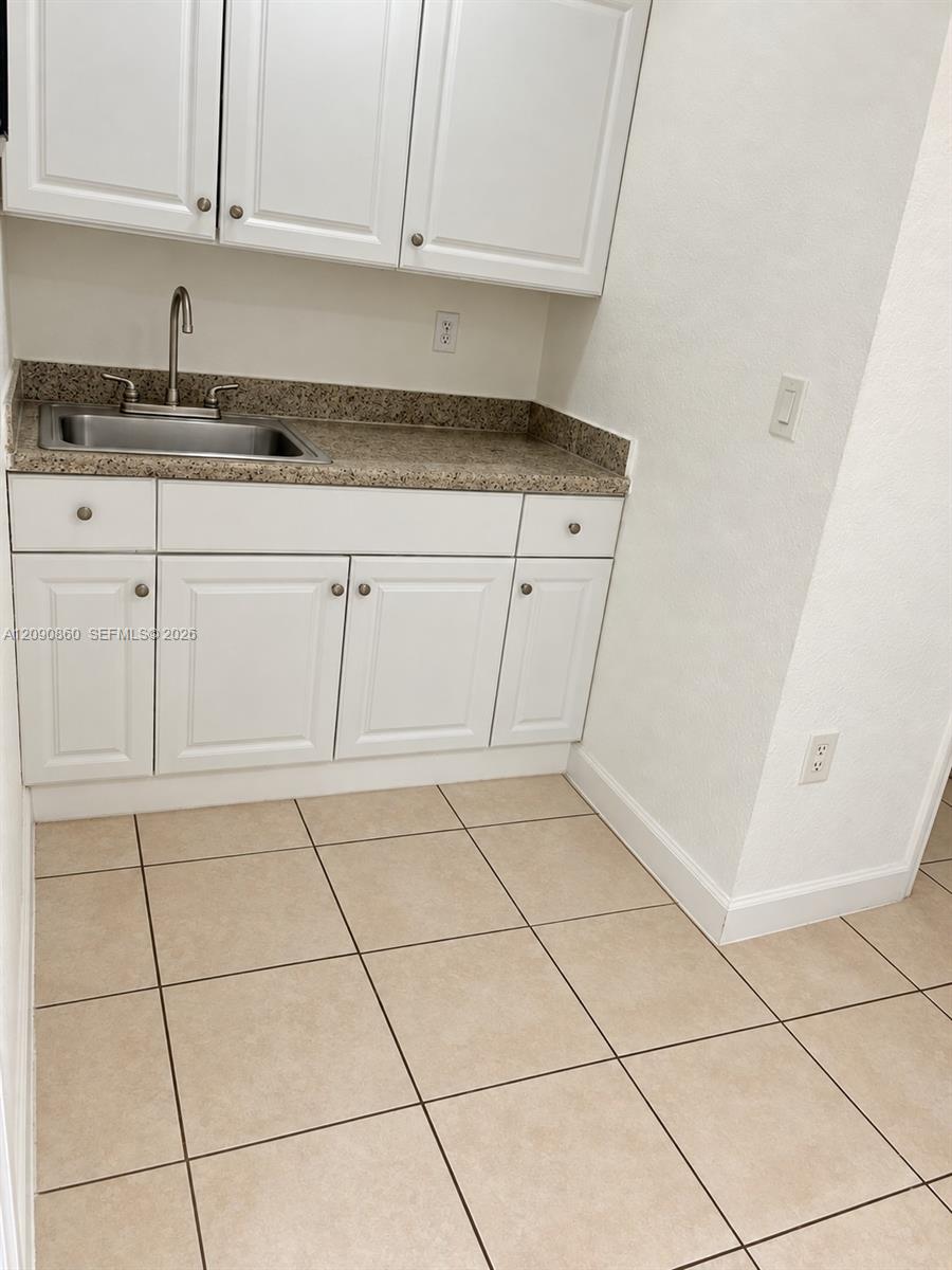 See details 10665 4 / 3 1725 sq. ft. $ 2026-09-30 0 Photo