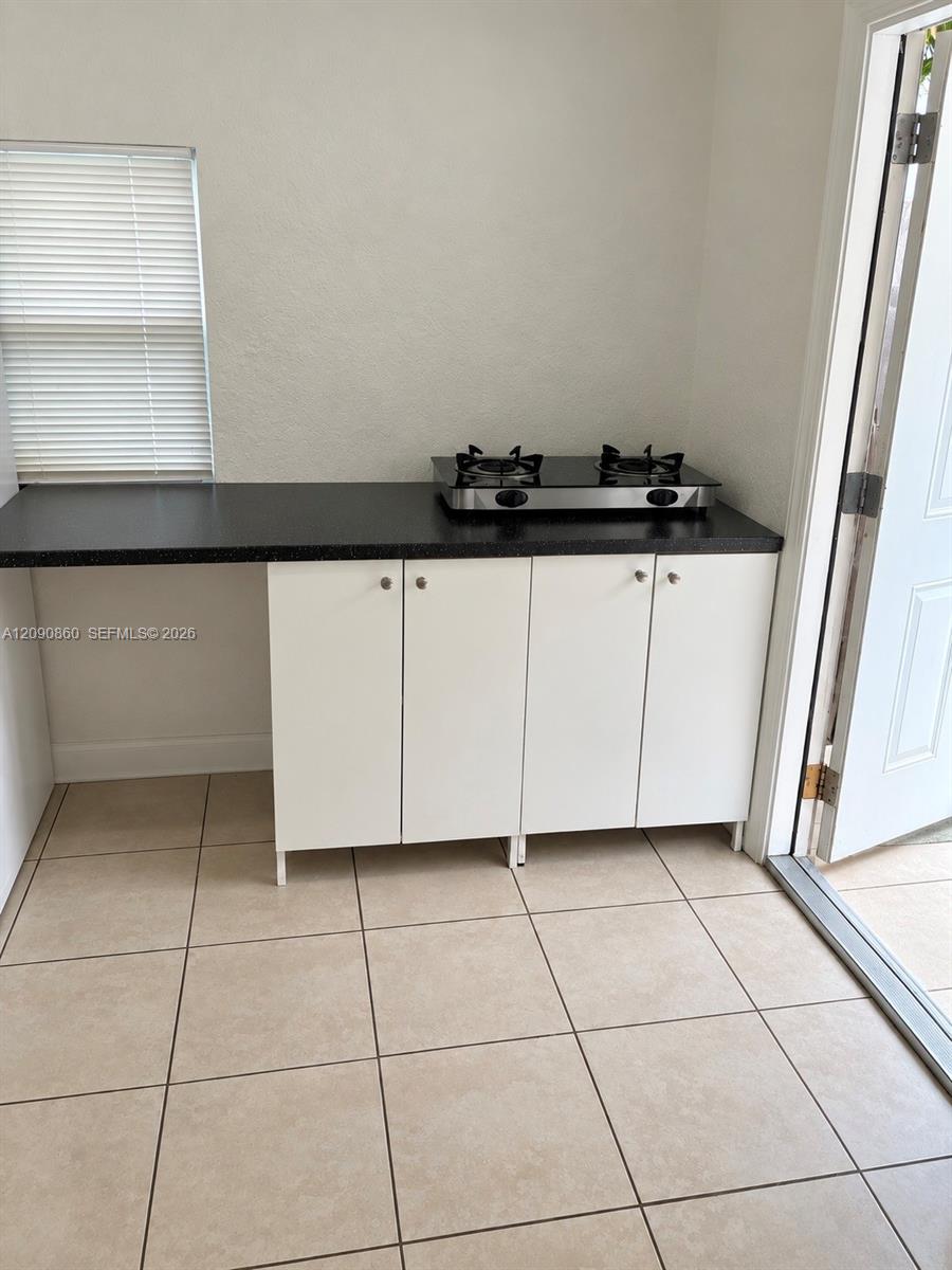 See details 10665 4 / 3 1725 sq. ft. $ 2026-09-30 0 Photo
