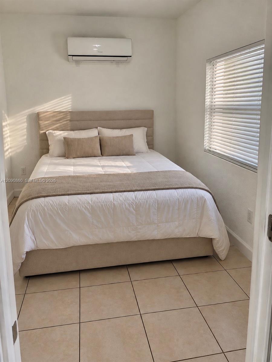 See details 10665 4 / 3 1725 sq. ft. $ 2026-09-30 0 Photo