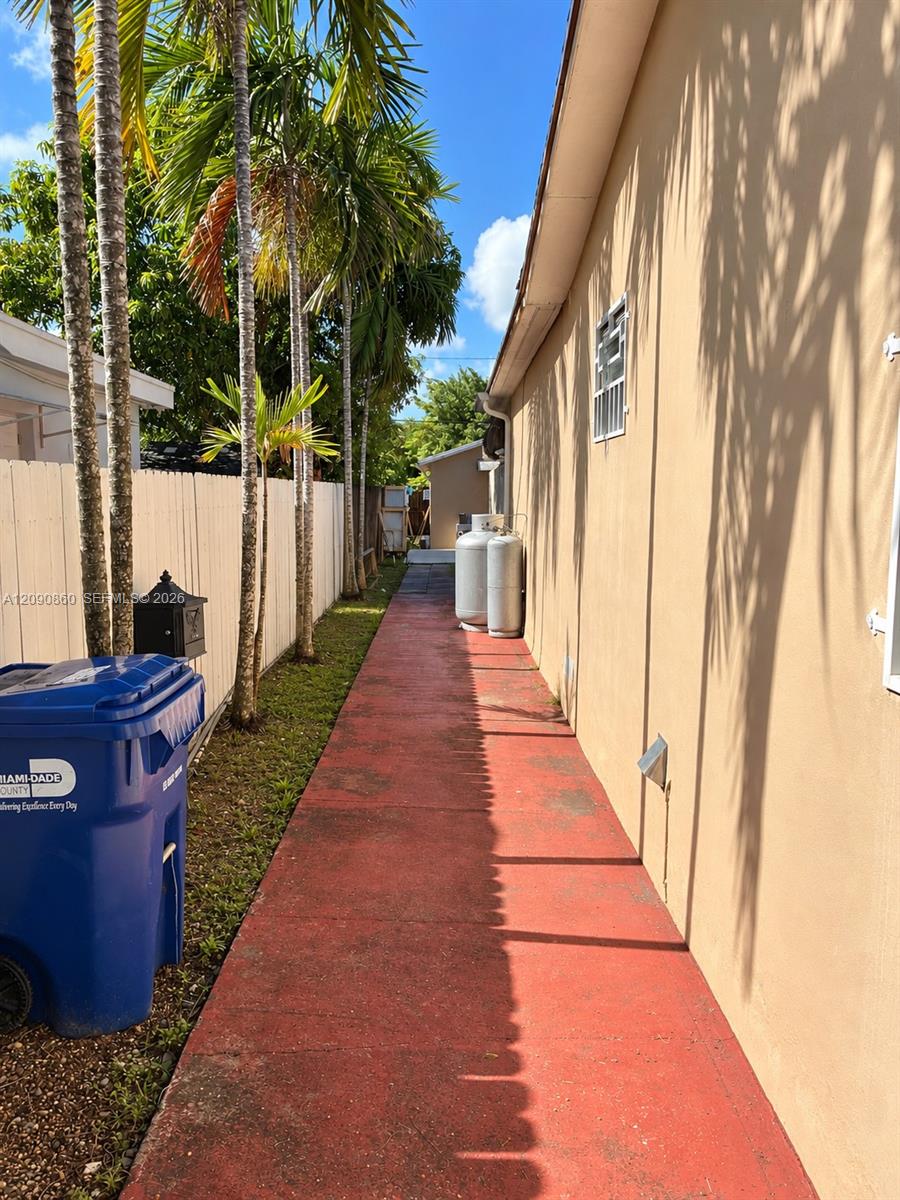 See details 10665 4 / 3 1725 sq. ft. $ 2026-09-30 0 Photo