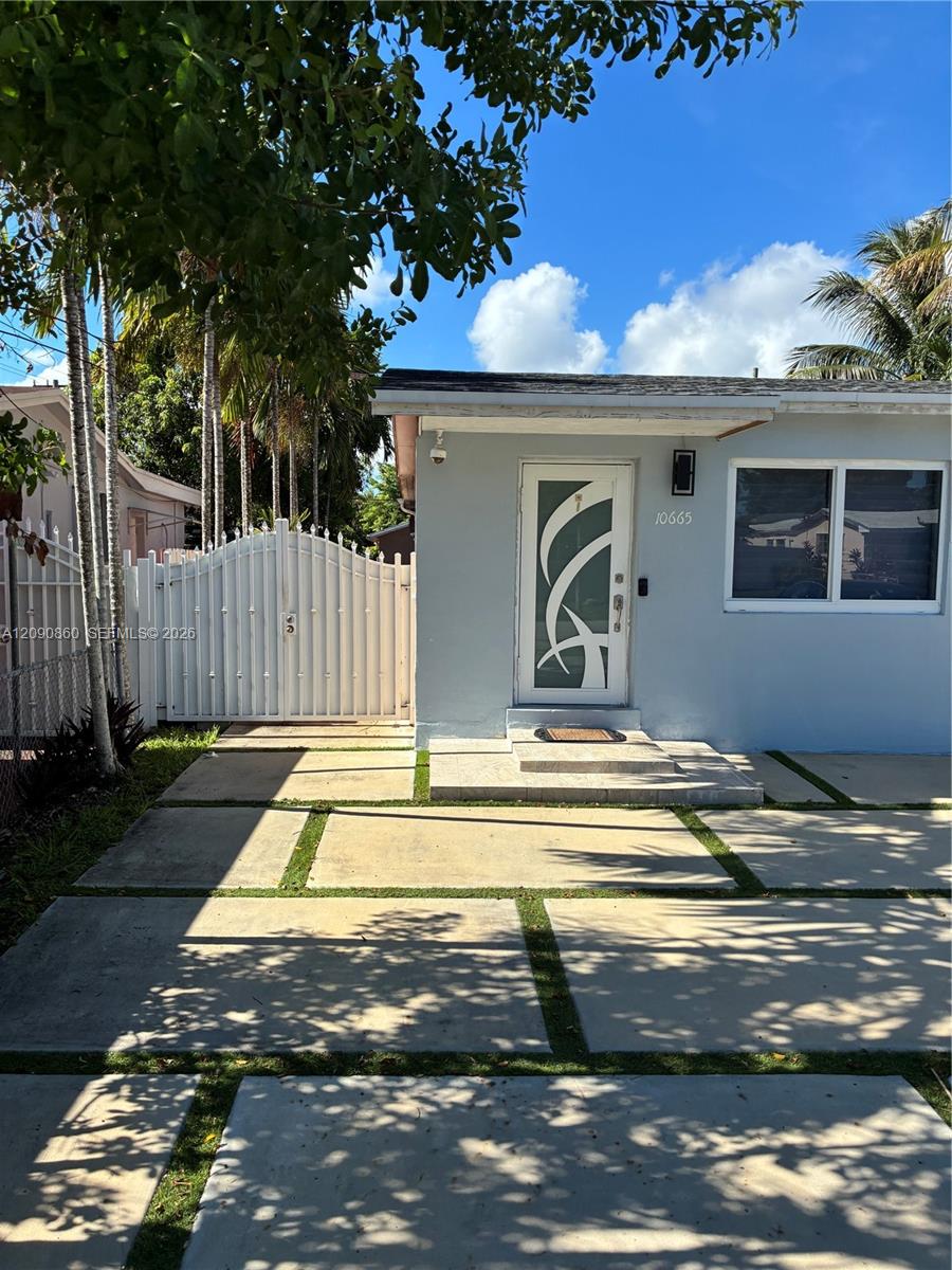 See details 10665 4 / 3 1725 sq. ft. $ 2026-09-30 0 Photo