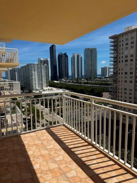See details 1406 1 / 2 943 sq. ft. $ 2026-10-03 0 Photo