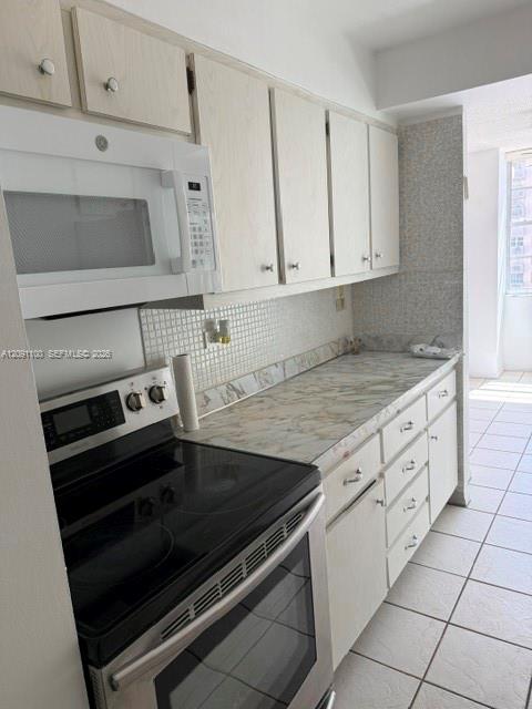 See details 1406 1 / 2 943 sq. ft. $ 2026-10-03 0 Photo