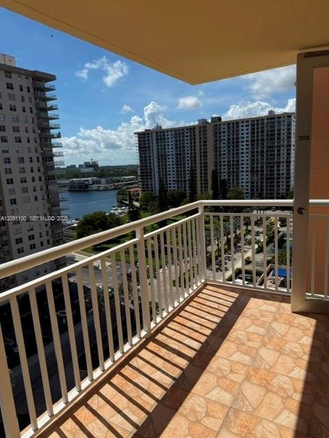 See details 1406 1 / 2 943 sq. ft. $ 2026-10-03 0 Photo