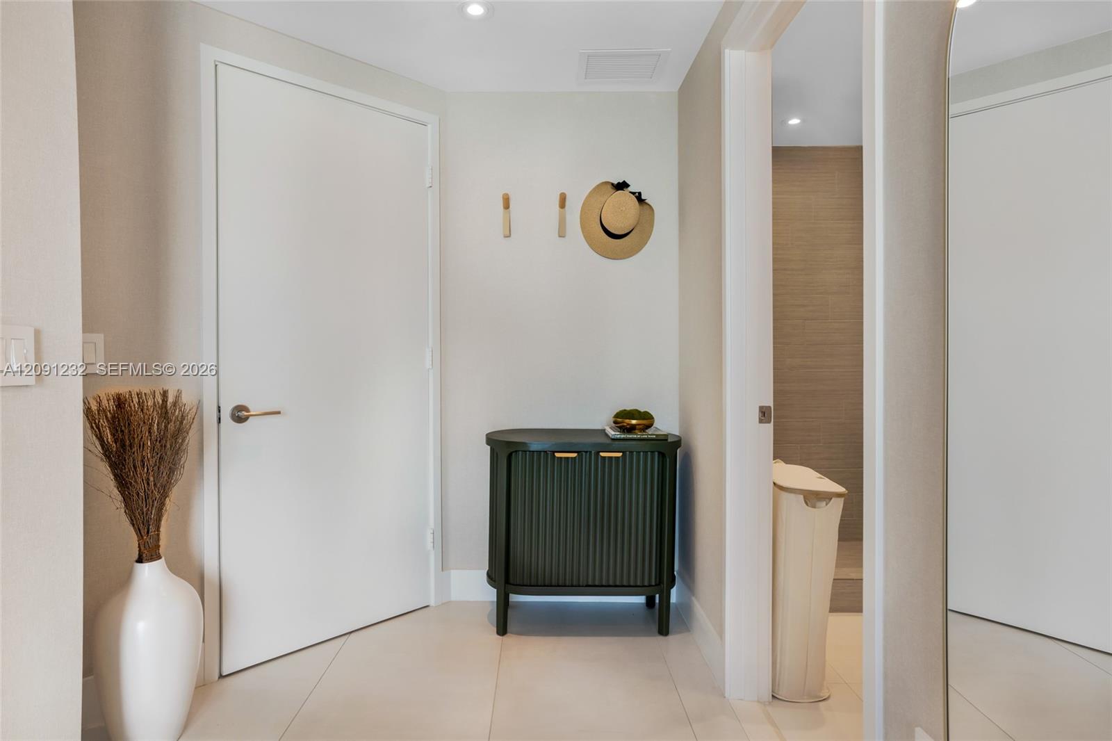 See details 5-701 3 / 4 1892 sq. ft. $ 2026-09-17 0 Photo