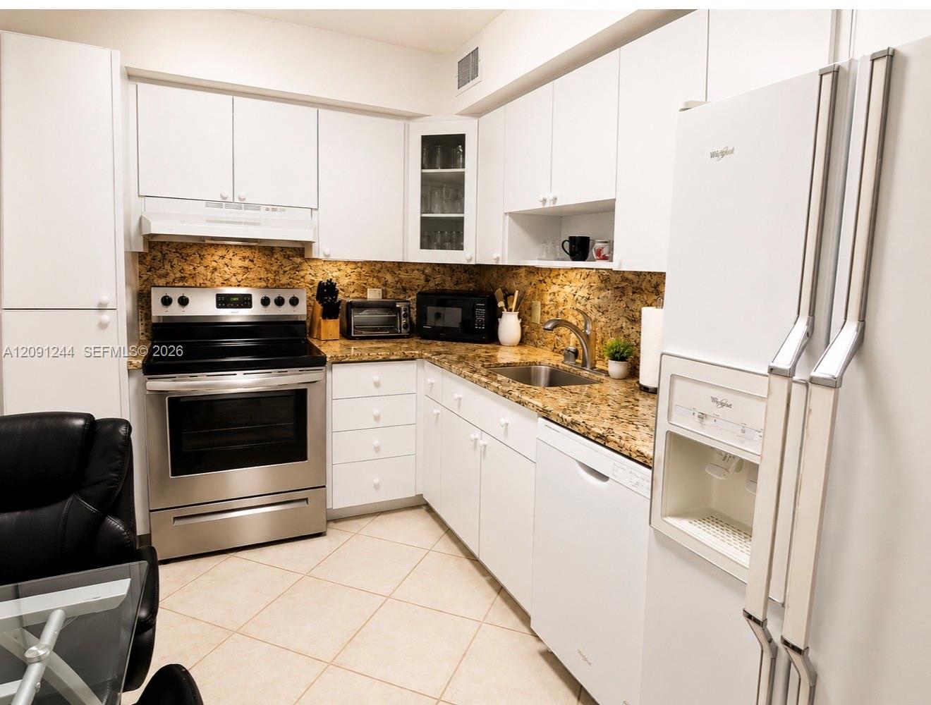 See details 15K 1 / 2 870 sq. ft. $ 2026-09-17 0 Photo