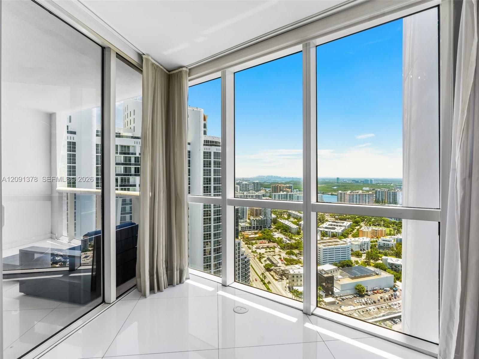 See details 5303 1 / 2 914 sq. ft. $ 2026-09-17 0 Photo