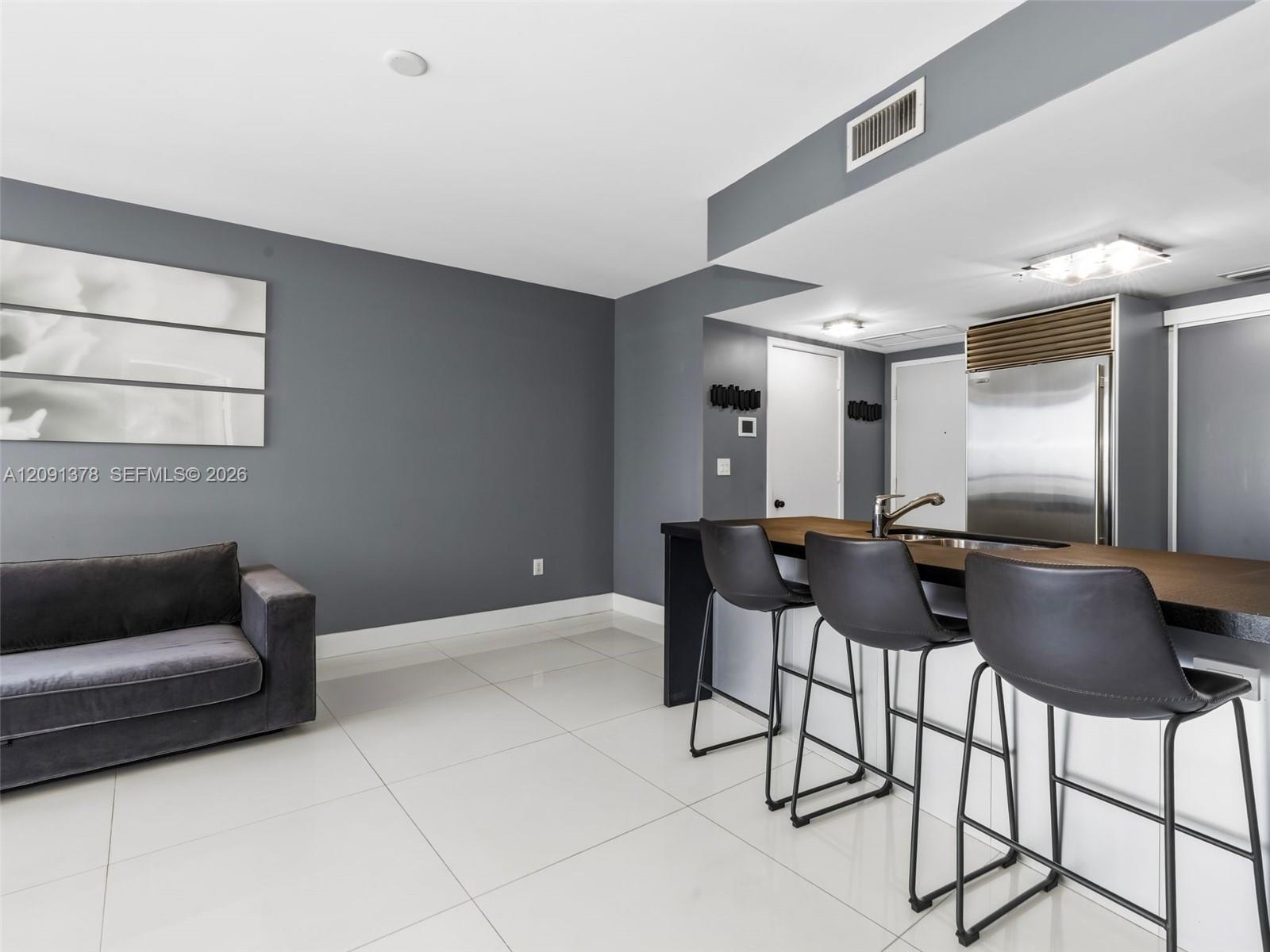 See details 5303 1 / 2 914 sq. ft. $ 2026-09-17 0 Photo