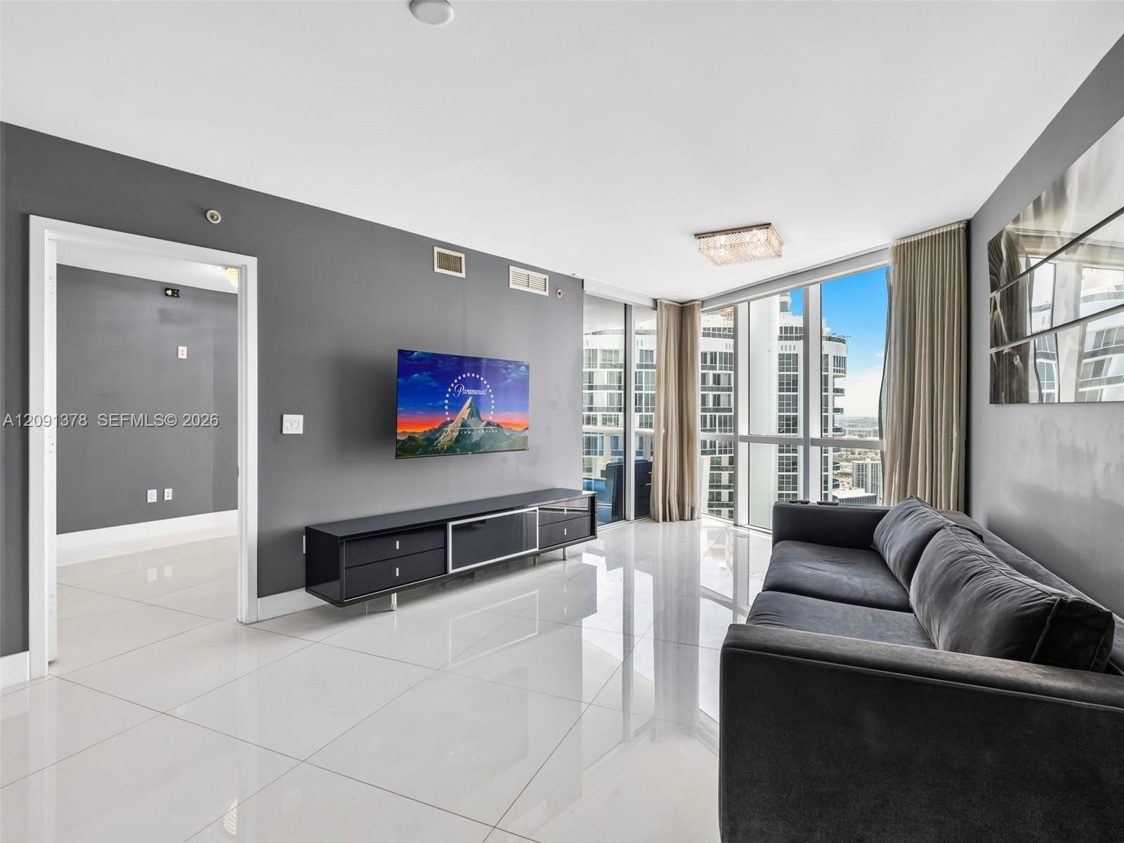 See details 5303 1 / 2 914 sq. ft. $ 2026-09-17 0 Photo