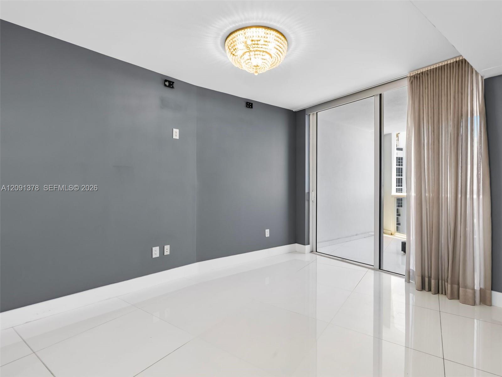 See details 5303 1 / 2 914 sq. ft. $ 2026-09-17 0 Photo
