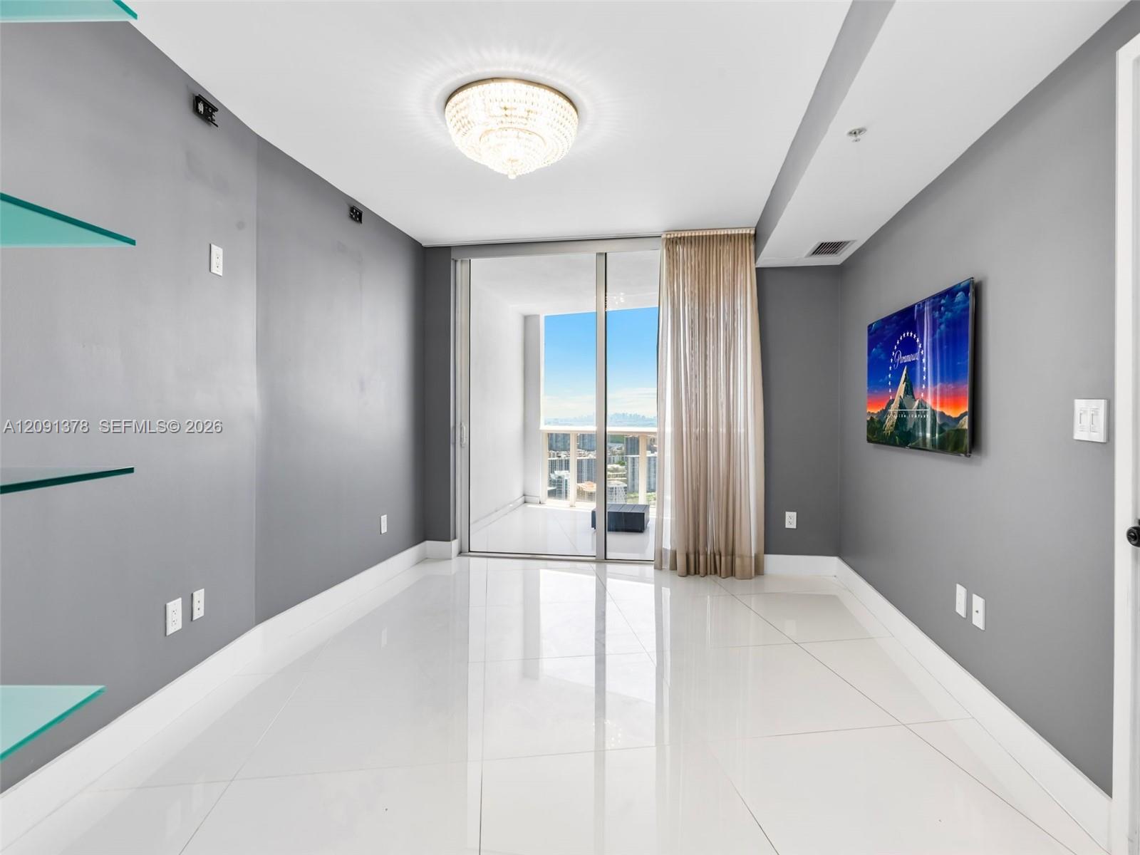 See details 5303 1 / 2 914 sq. ft. $ 2026-09-17 0 Photo