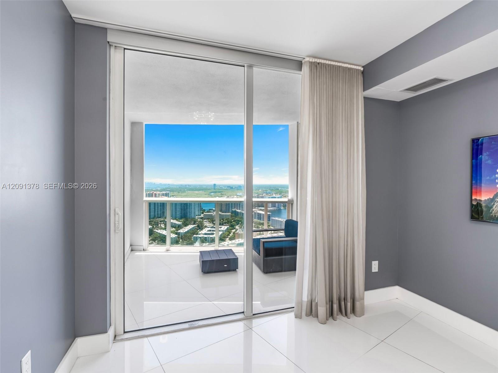 See details 5303 1 / 2 914 sq. ft. $ 2026-09-17 0 Photo