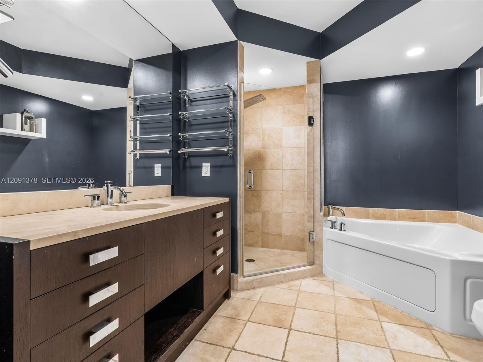 See details 5303 1 / 2 914 sq. ft. $ 2026-09-17 0 Photo