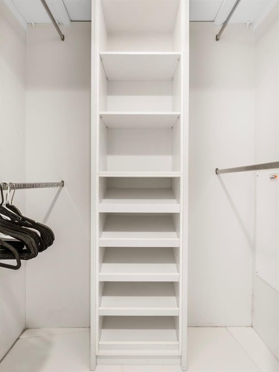 See details 5303 1 / 2 914 sq. ft. $ 2026-09-17 0 Photo