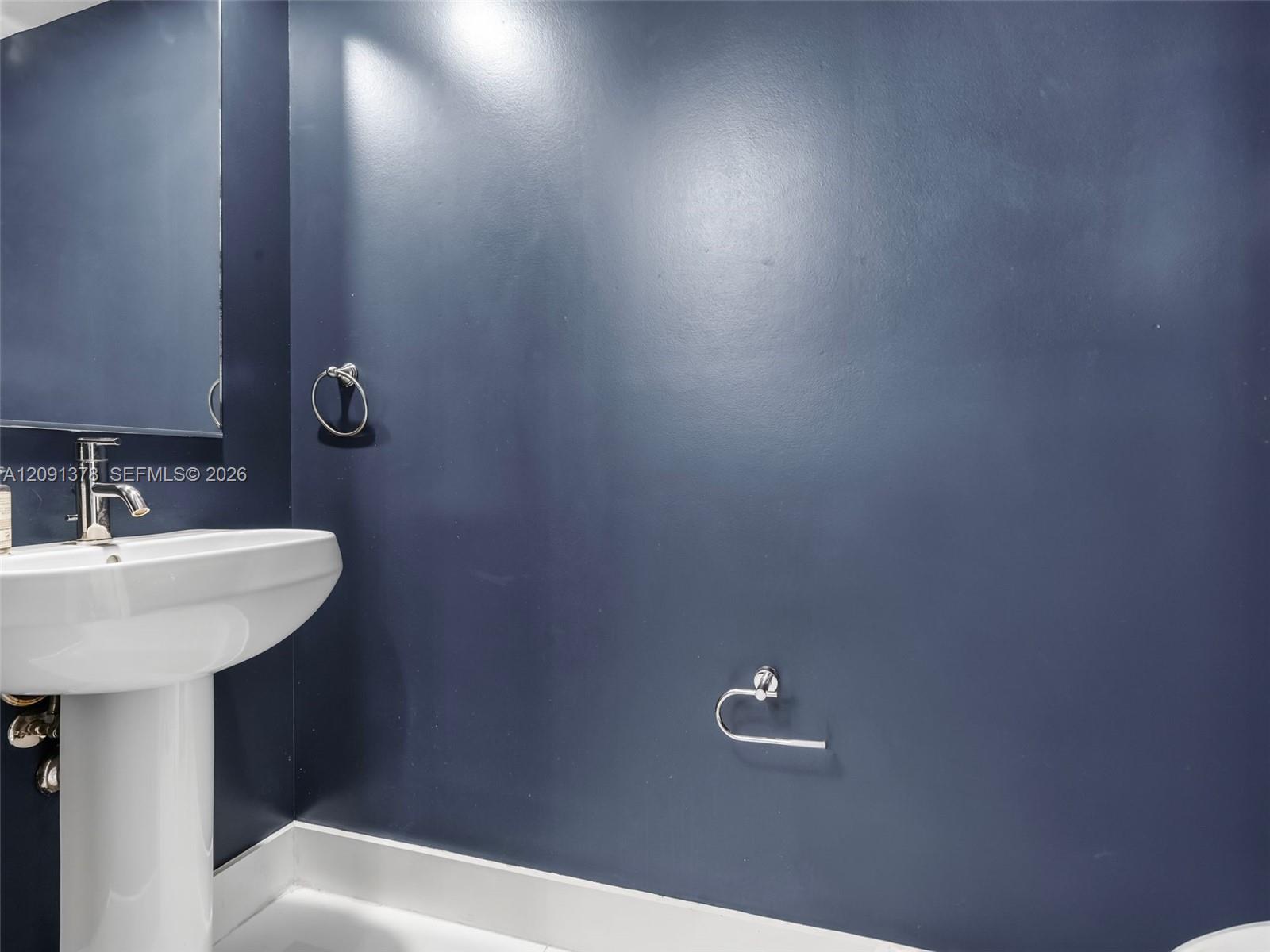 See details 5303 1 / 2 914 sq. ft. $ 2026-09-17 0 Photo