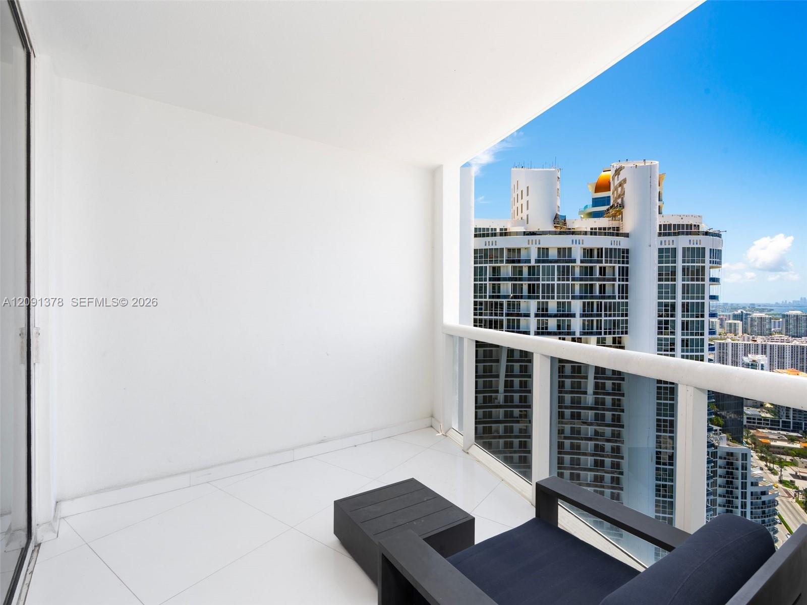 See details 5303 1 / 2 914 sq. ft. $ 2026-09-17 0 Photo