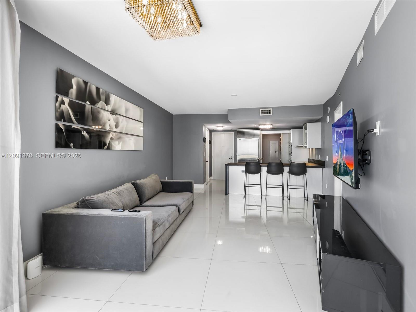 See details 5303 1 / 2 914 sq. ft. $ 2026-09-17 0 Photo