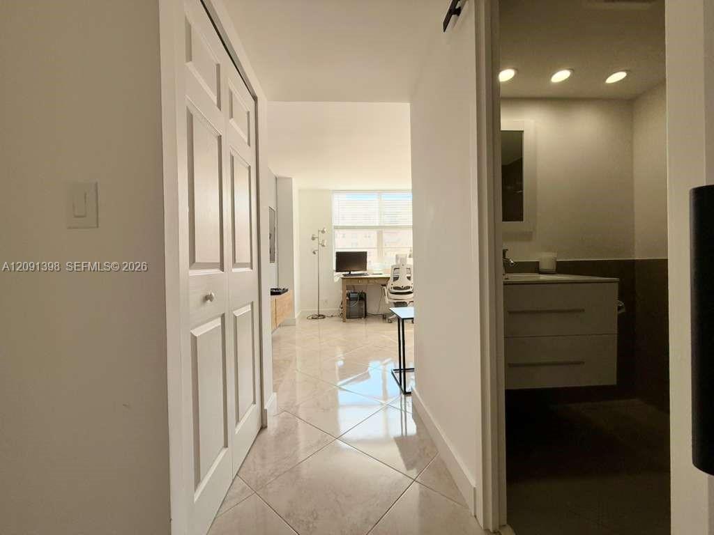 See details 1712 2 / 2 1087 sq. ft. $ 2026-09-17 0 Photo