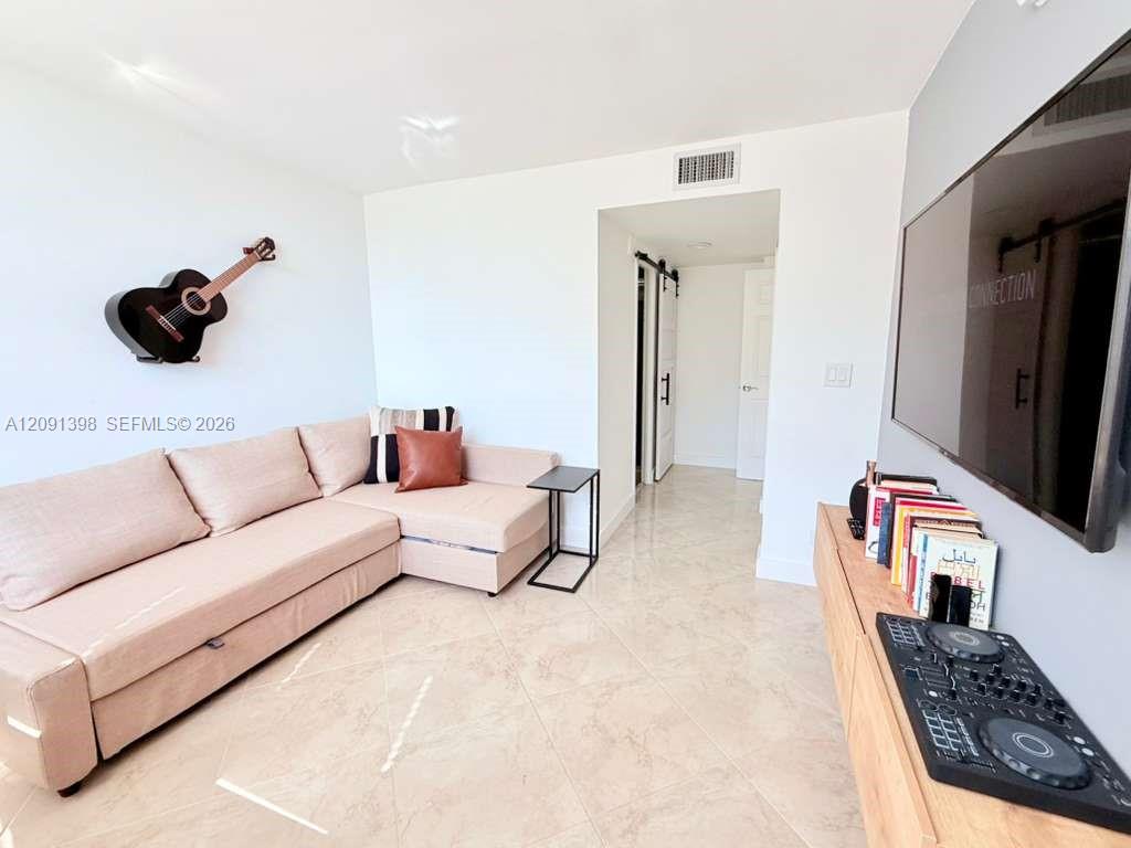 See details 1712 2 / 2 1087 sq. ft. $ 2026-09-17 0 Photo