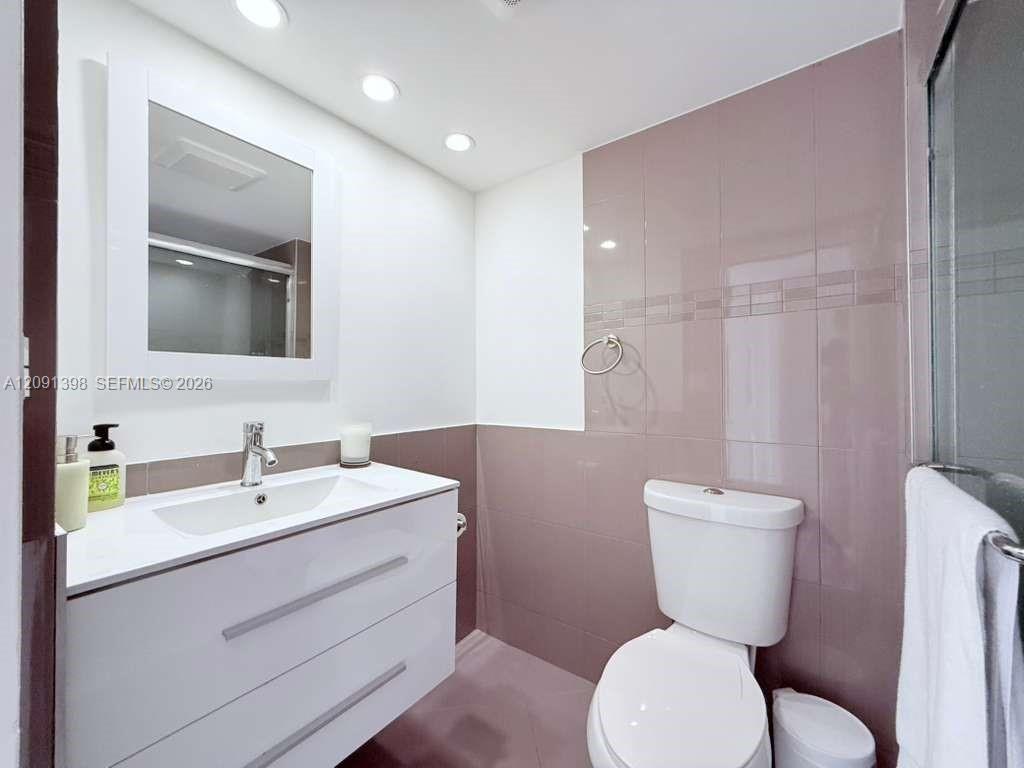 See details 1712 2 / 2 1087 sq. ft. $ 2026-09-17 0 Photo