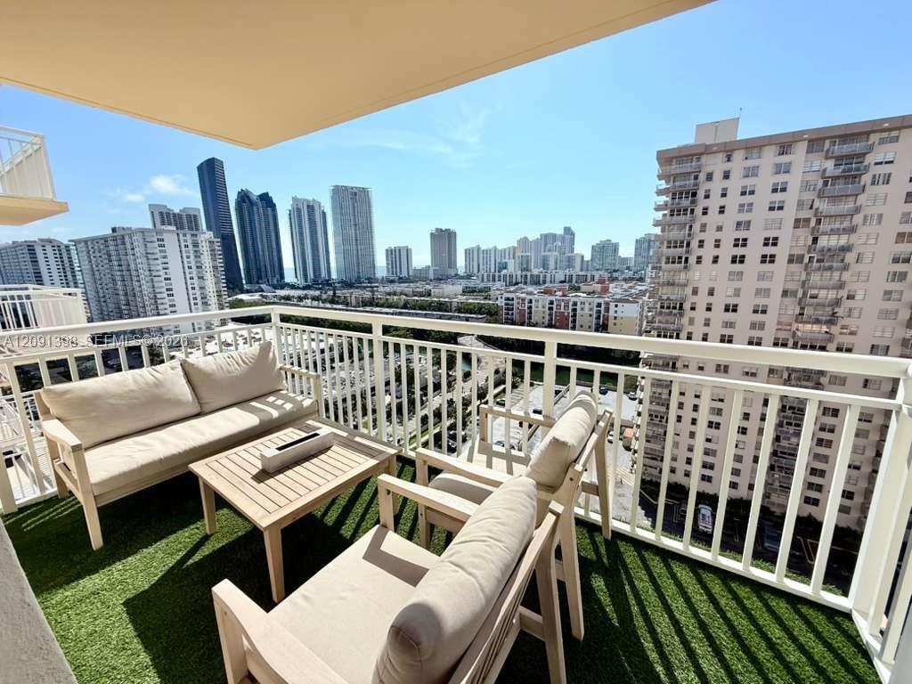 See details 1712 2 / 2 1087 sq. ft. $ 2026-09-17 0 Photo