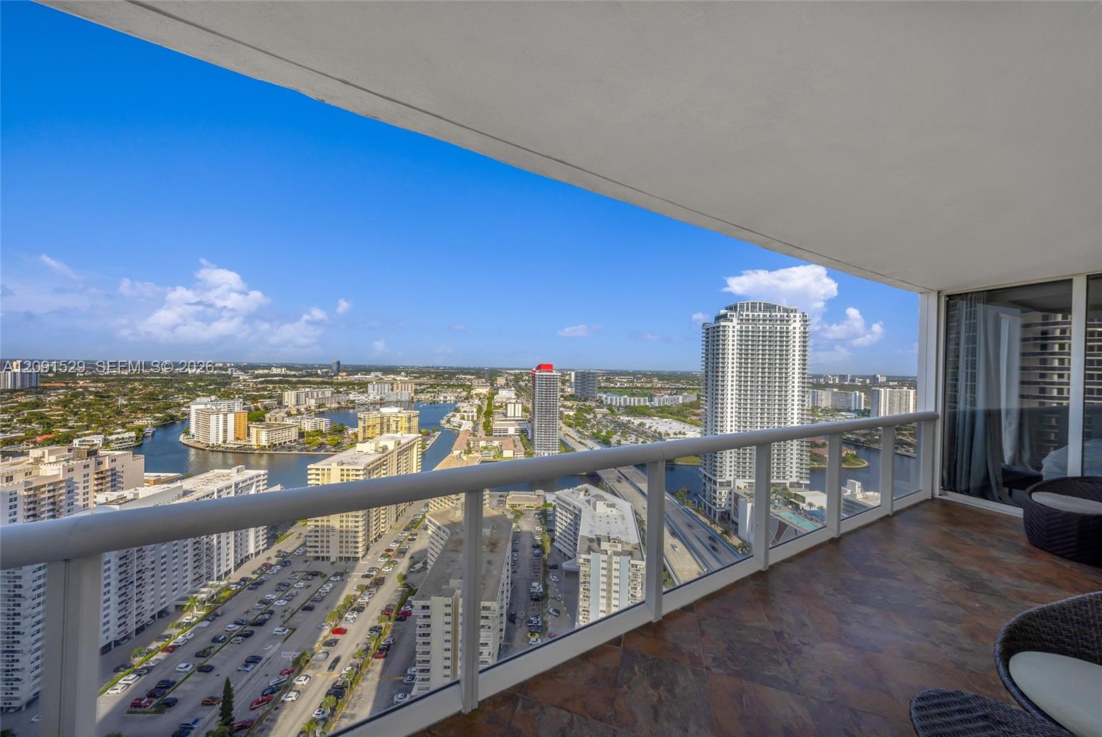 3607 3 / 3 1571 sq. ft. $ 2026-09-18 0 foto