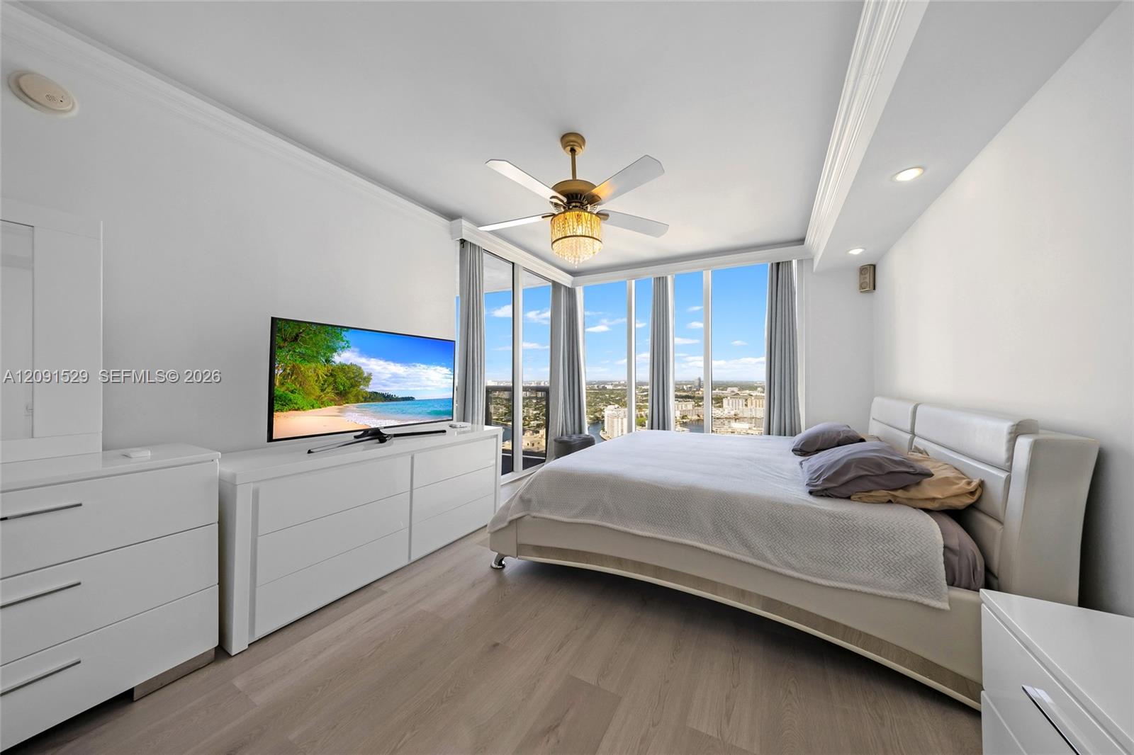 3607 3 / 3 1571 sq. ft. $ 2026-09-18 0 foto
