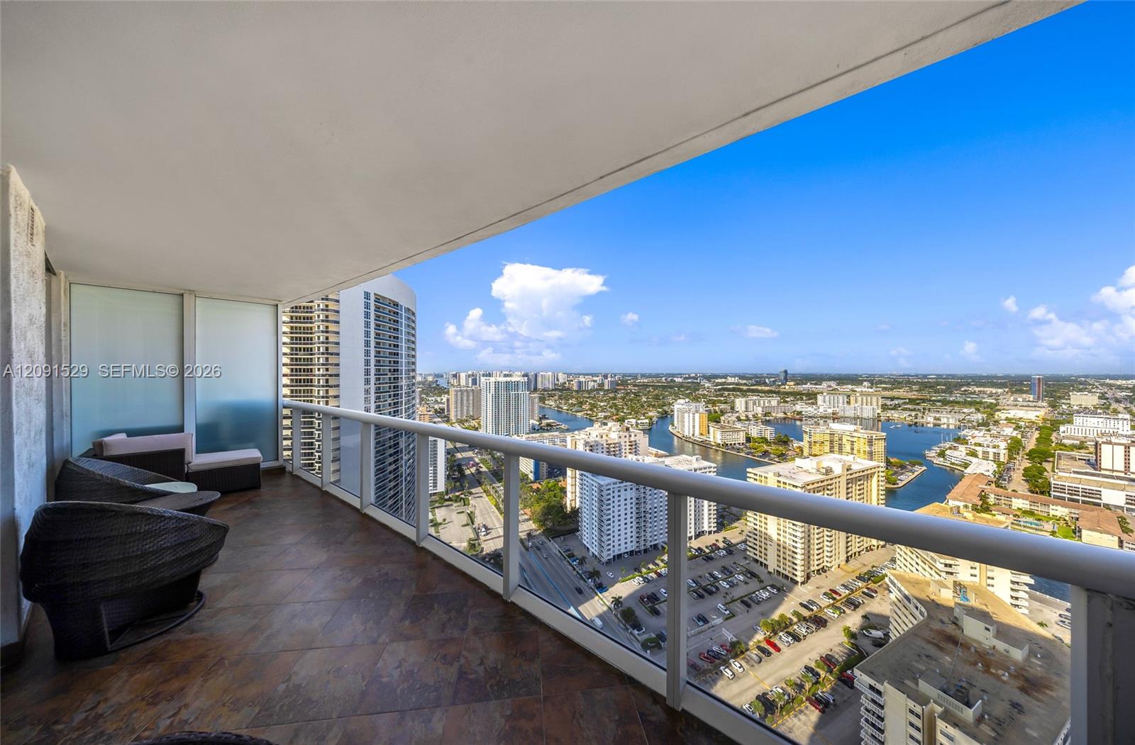 3607 3 / 3 1571 sq. ft. $ 2026-09-18 0 foto