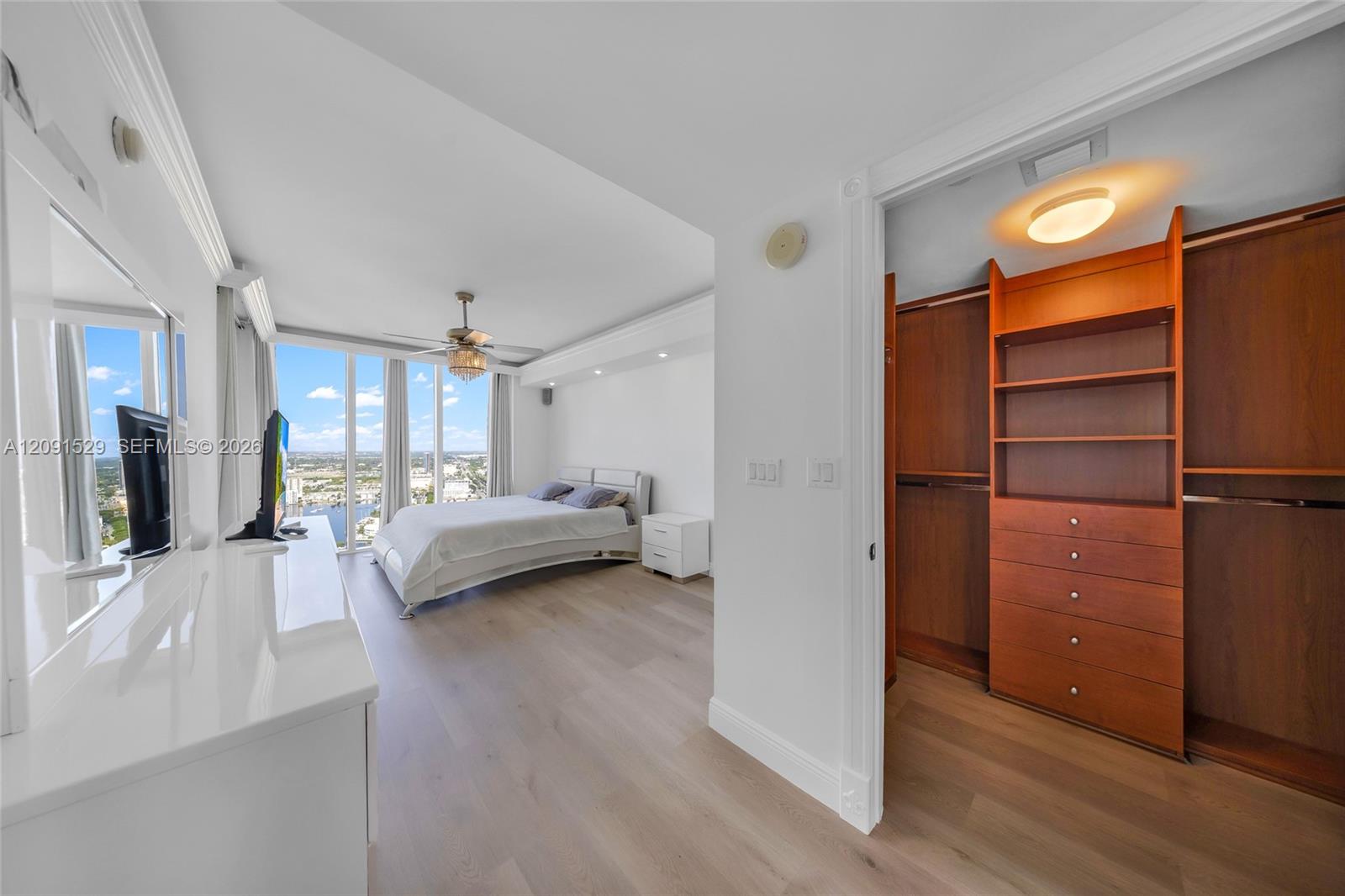 3607 3 / 3 1571 sq. ft. $ 2026-09-18 0 foto
