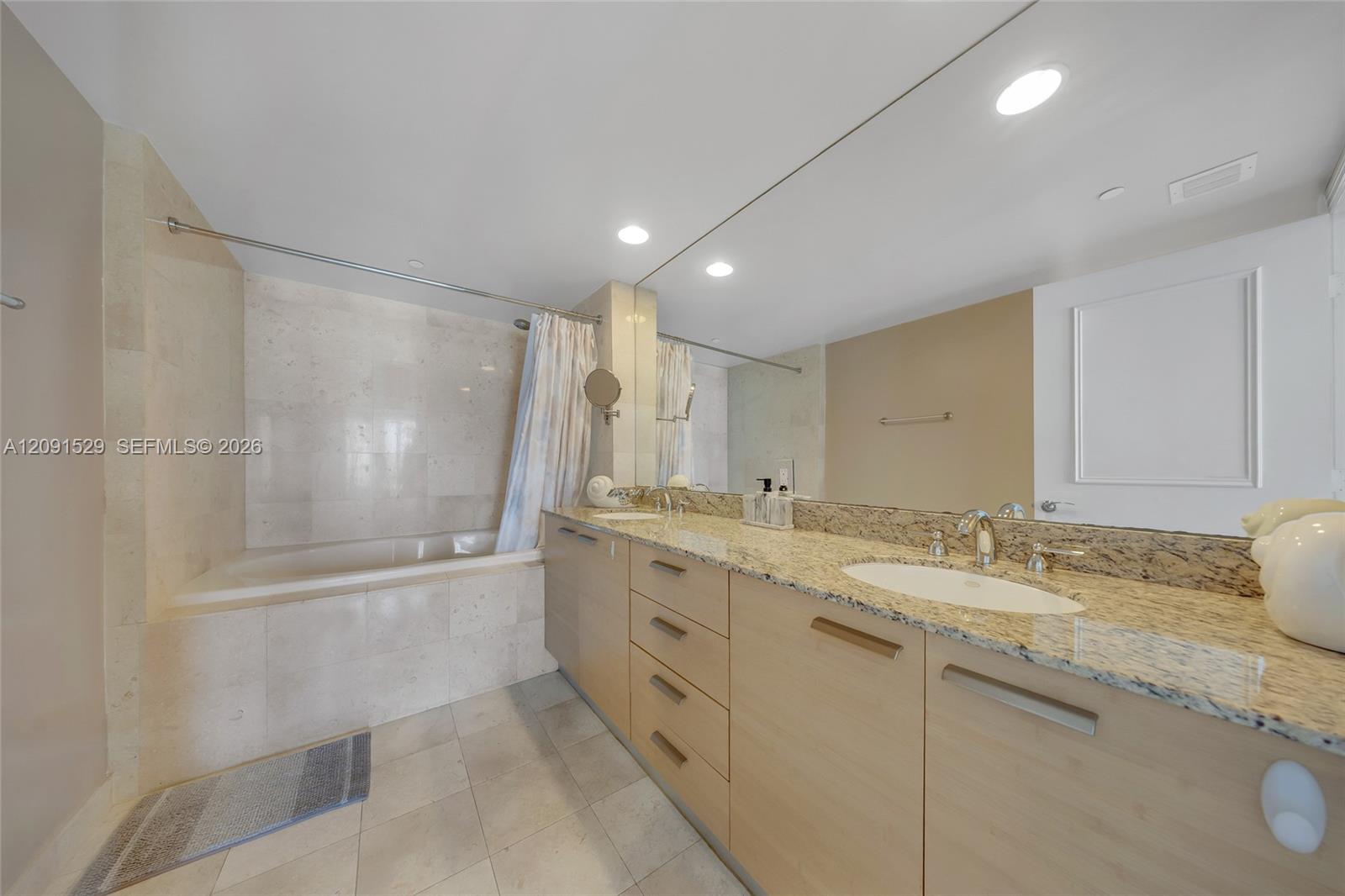 3607 3 / 3 1571 sq. ft. $ 2026-09-18 0 foto