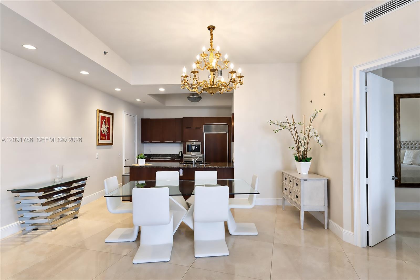 Ver detalles 4007 3 / 3 2084 sq. ft. $ 2026-09-22 0 foto