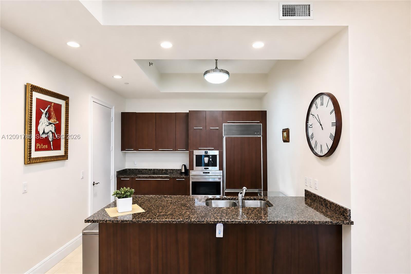 Ver detalles 4007 3 / 3 2084 sq. ft. $ 2026-09-22 0 foto