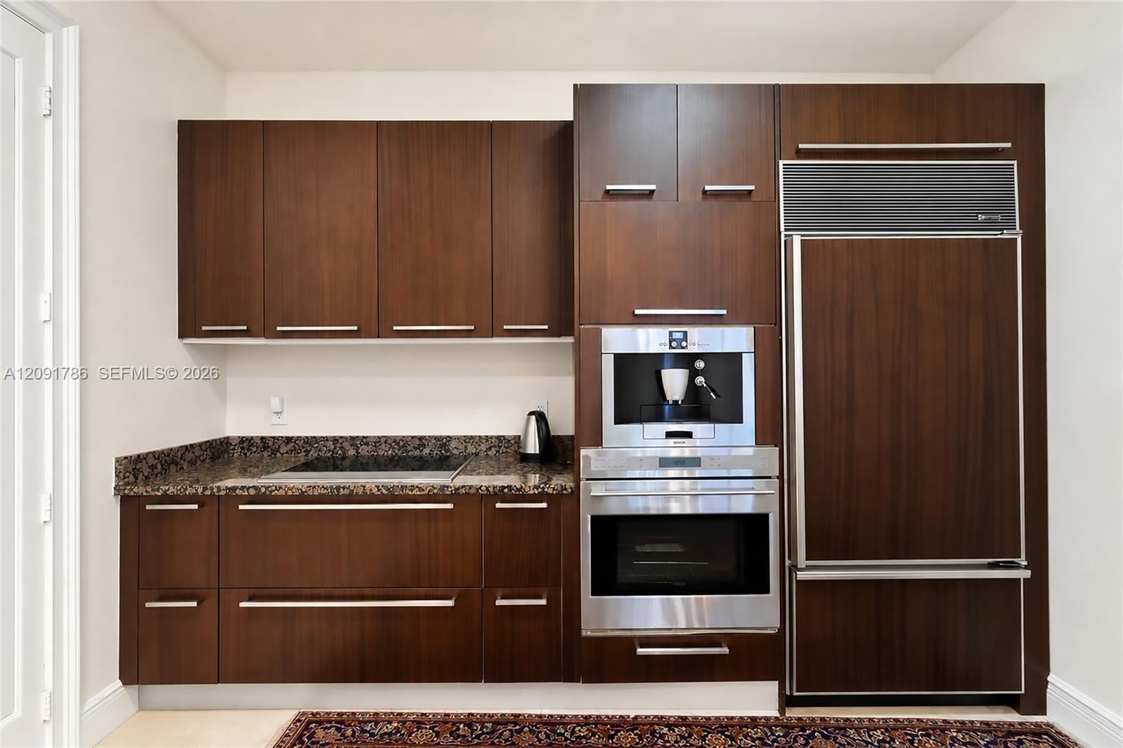 Ver detalles 4007 3 / 3 2084 sq. ft. $ 2026-09-22 0 foto