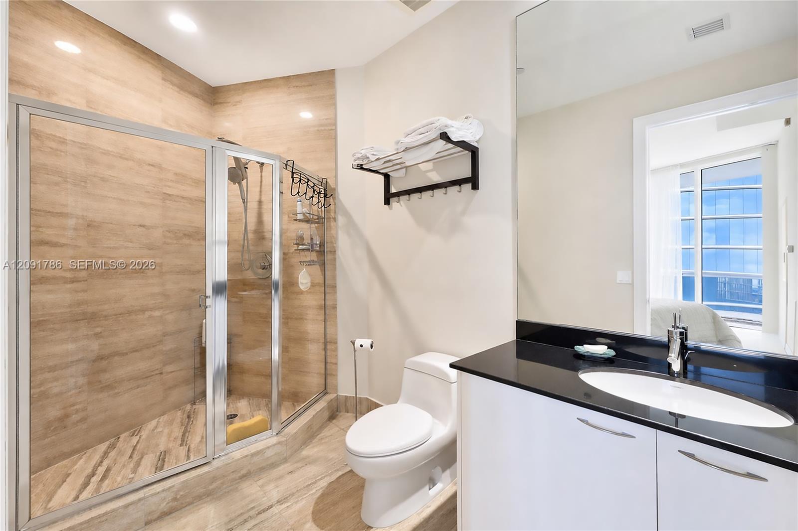 Ver detalles 4007 3 / 3 2084 sq. ft. $ 2026-09-22 0 foto