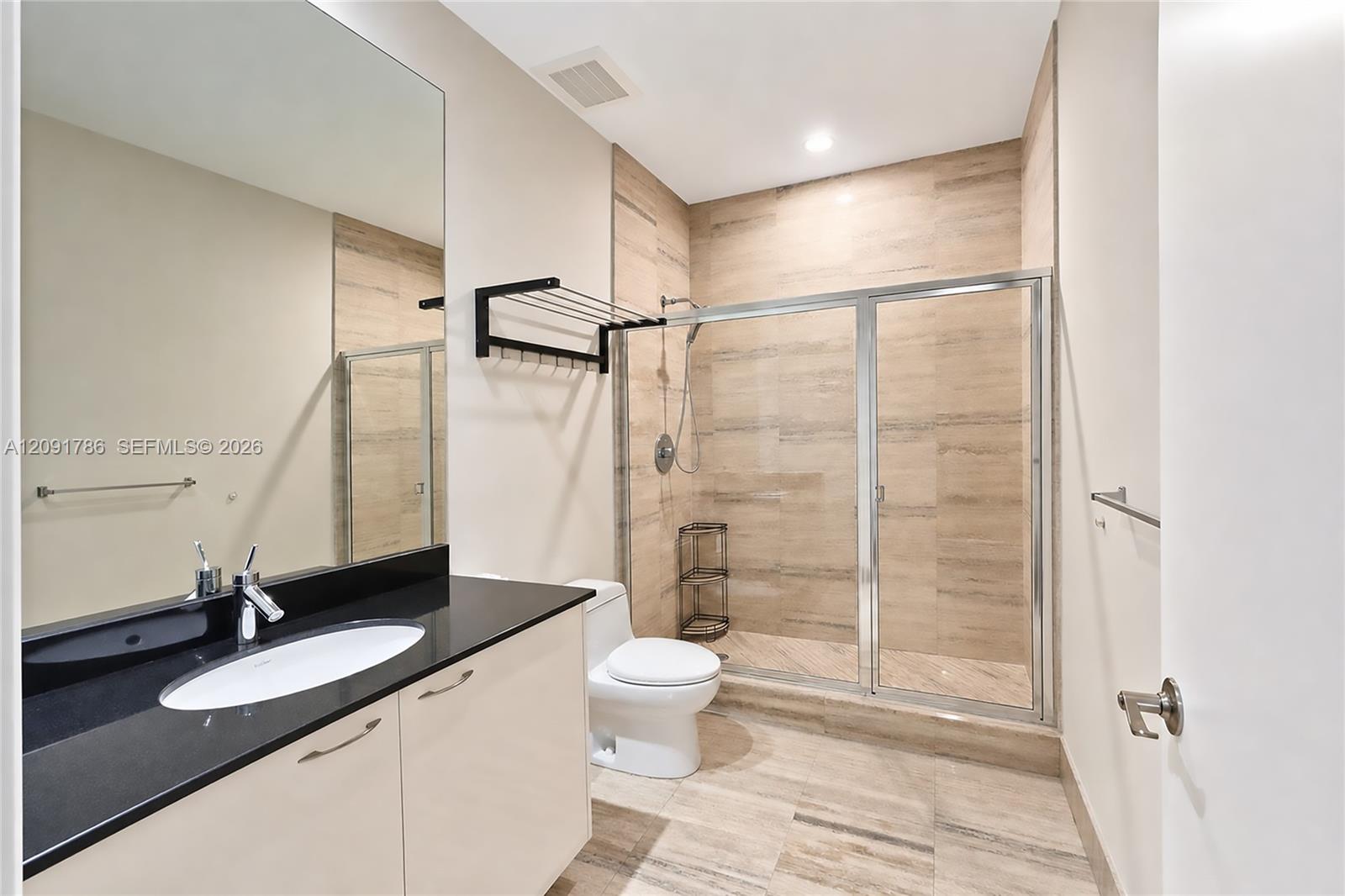 Ver detalles 4007 3 / 3 2084 sq. ft. $ 2026-09-22 0 foto