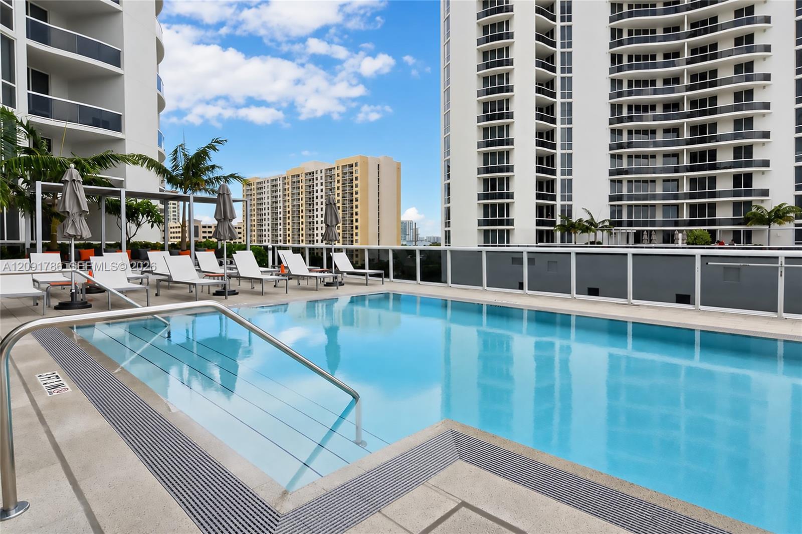 Ver detalles 4007 3 / 3 2084 sq. ft. $ 2026-09-22 0 foto